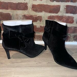 Elegant Black Ankle Boots with Bow